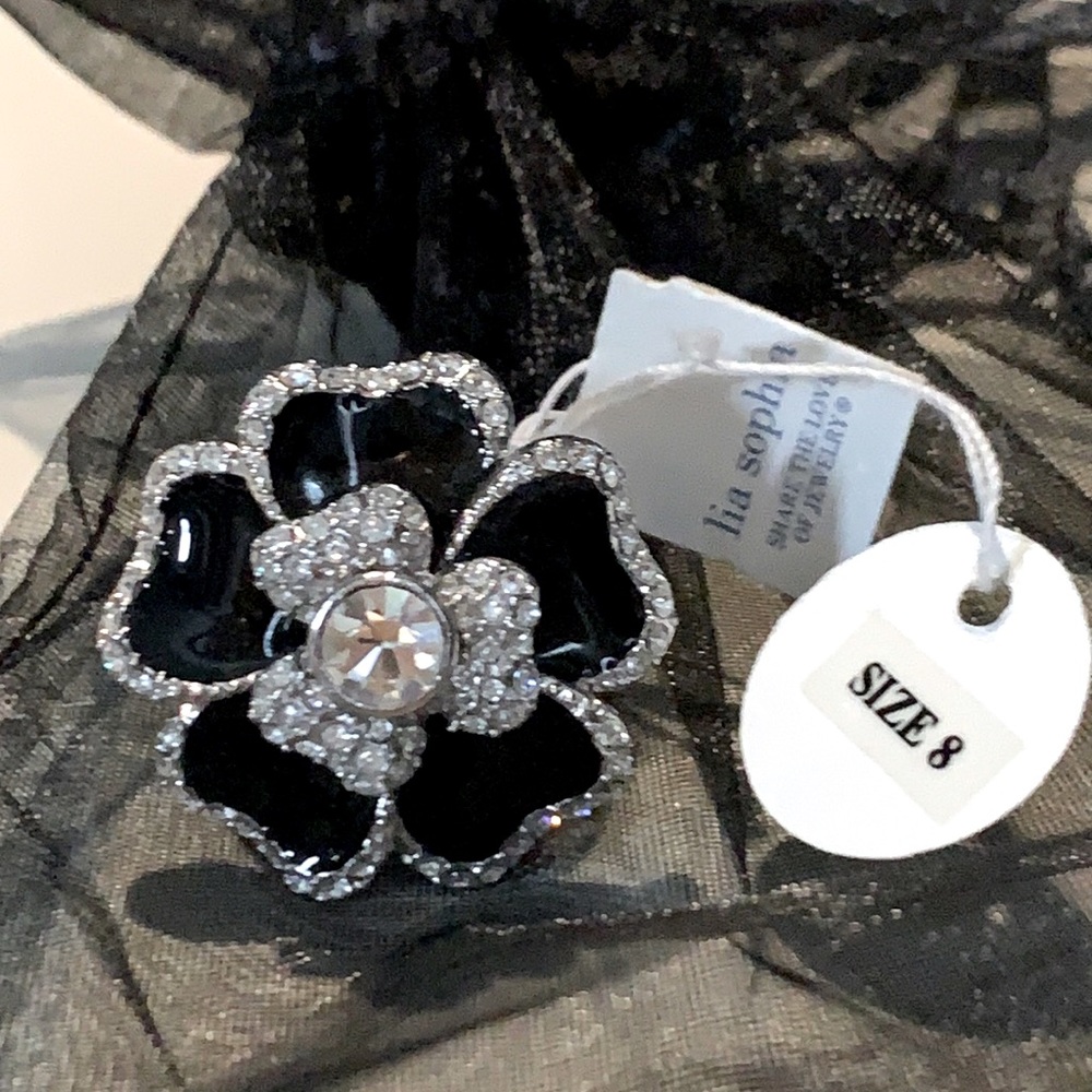 Lia Sophia Dahlia Ring. Size 8.